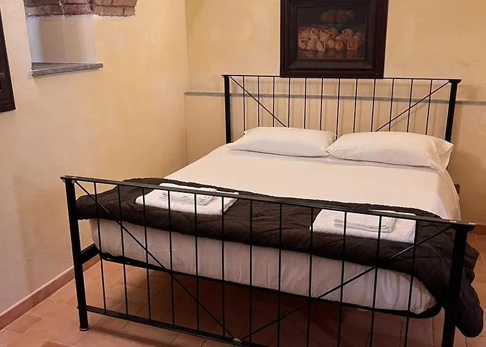 To Coliseum Apartment