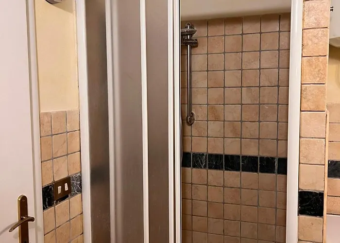 To Coliseum Apartment *