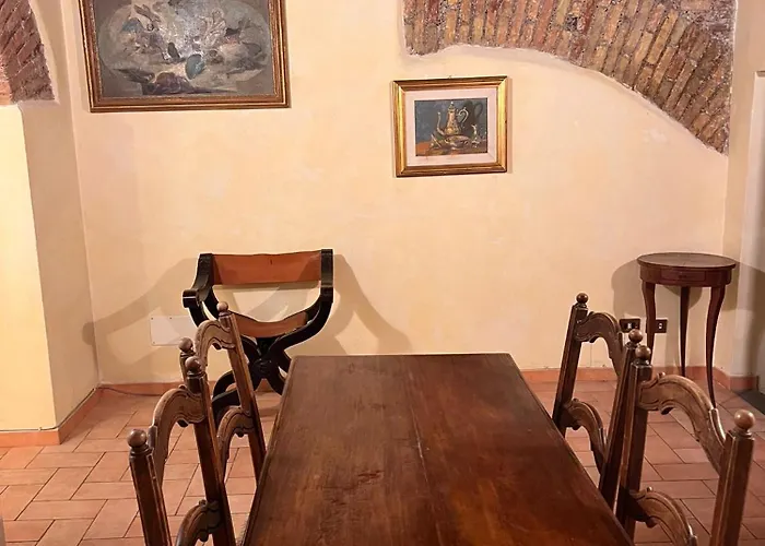 To Coliseum Apartment *